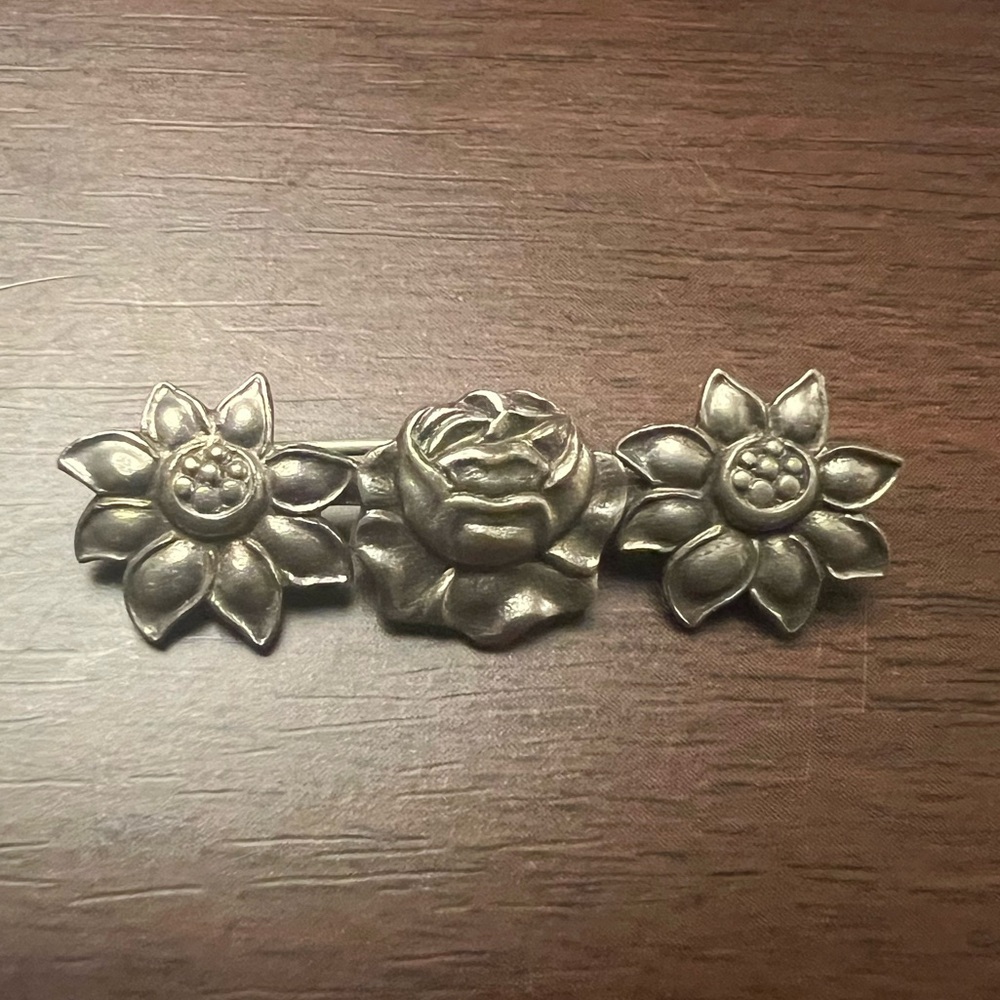 Art Nouveau Floral Pin